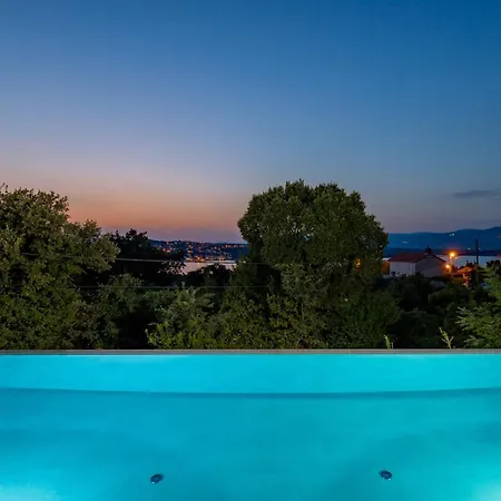 Vila 2 With Heated Pool Soline, Krk, 280 M From Beach, By 4villas Soline (Krk)