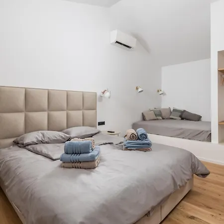 빌라 2 With Pool Soline, Krk, 280 M From Beach, By 4villas 솔린